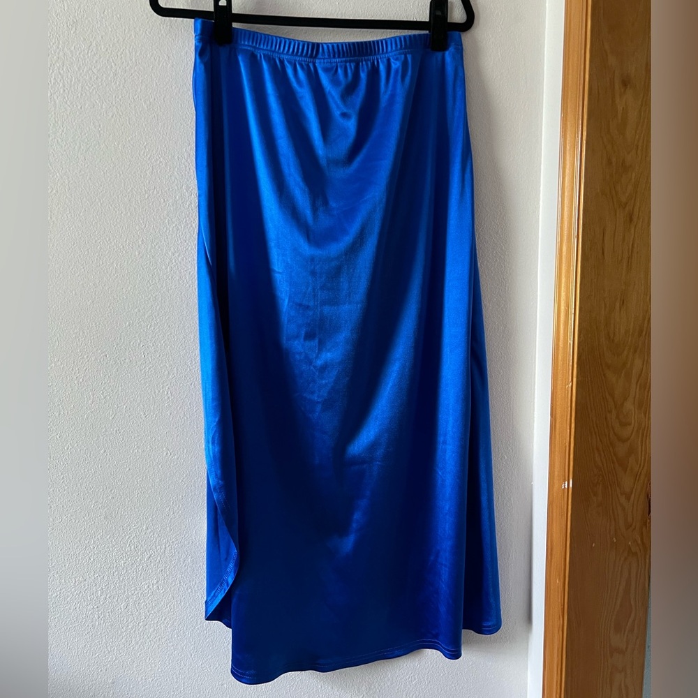 Shein Drawstring Front Ruched Split Thigh Satin Skirt - Picture 2 of 8